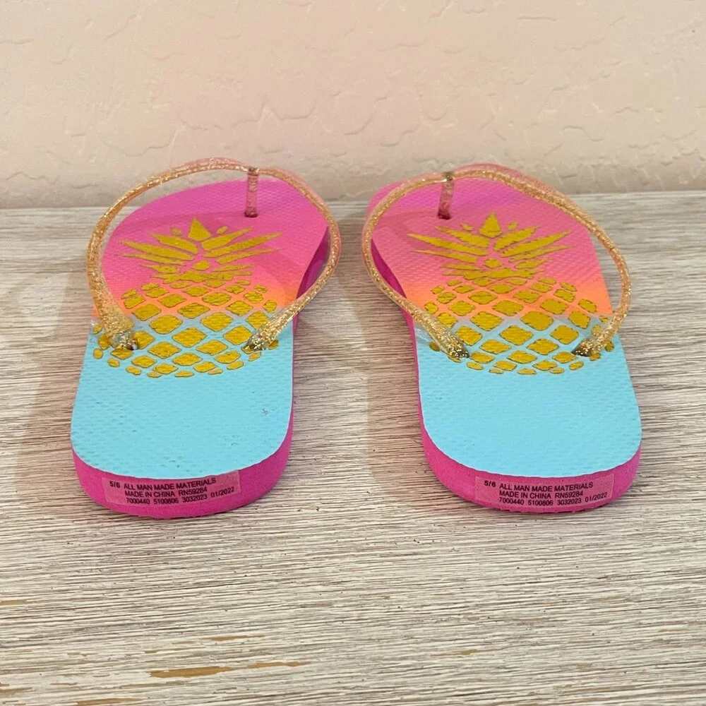 New The Children's Place Flip Flop Sandals Foil Metallic Gold Pineapple 5/6